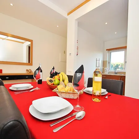 Townhouse With Swimming Pool Holiday home *